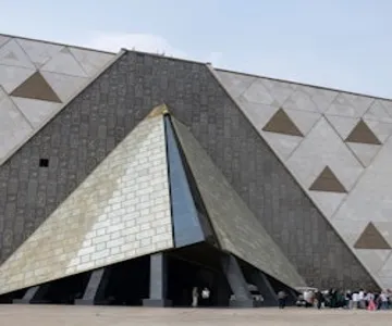 Cairo: Grand Egyptian Museum Guided Tour + Lunch